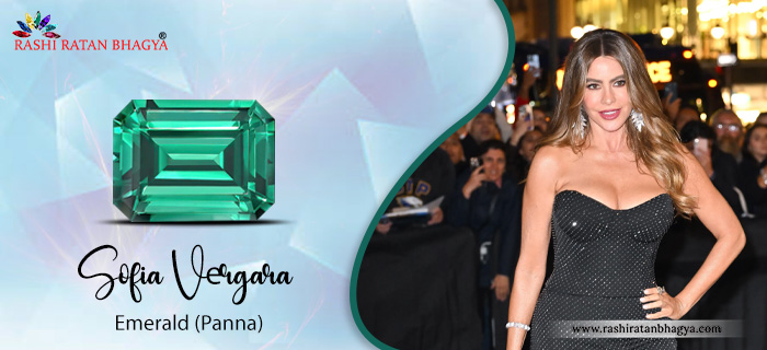 Sizzling Diva Sofia Vergara Wearing Emerald Earrings